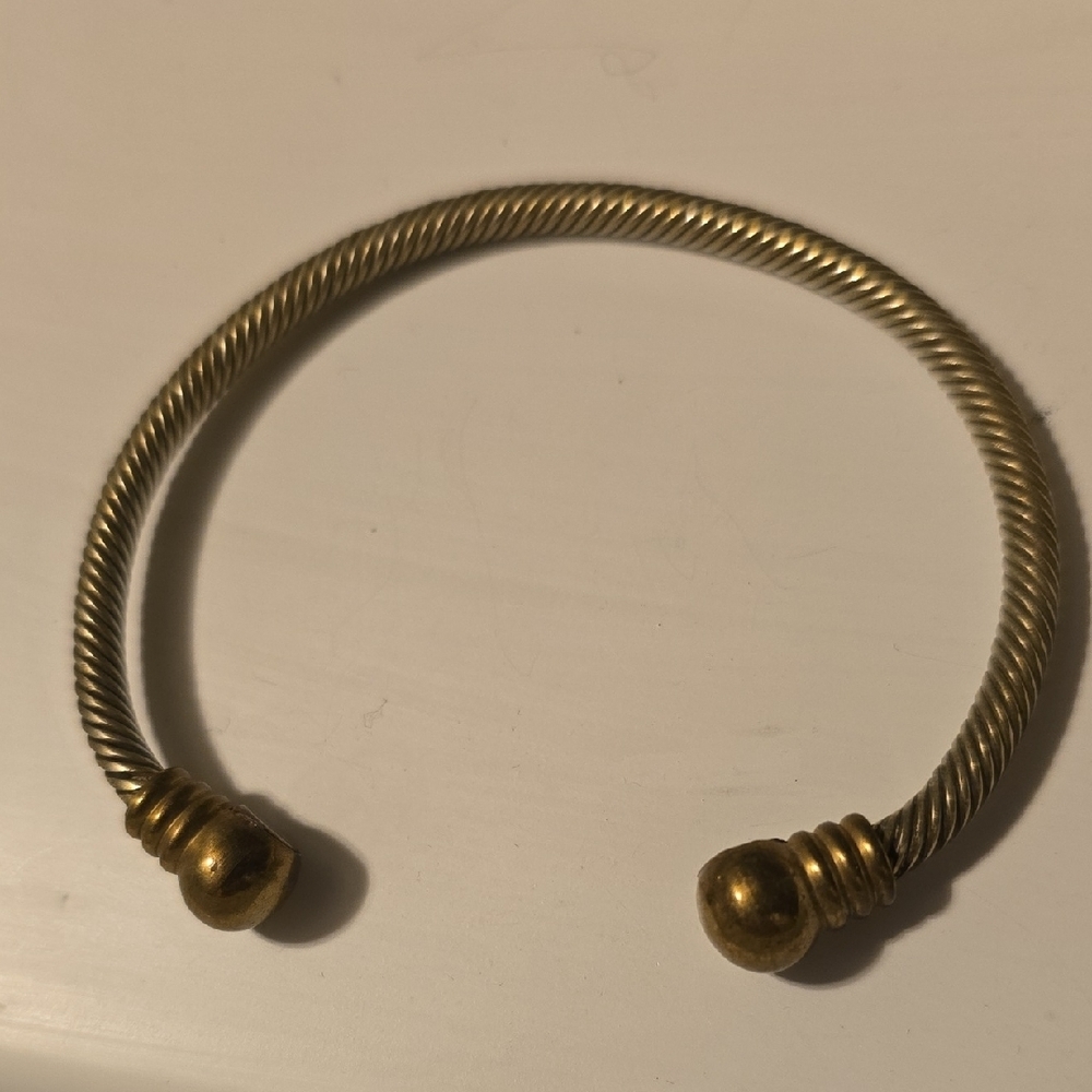 Twisted Gold-Toned Women's Bracelet - Picture 4 of 4